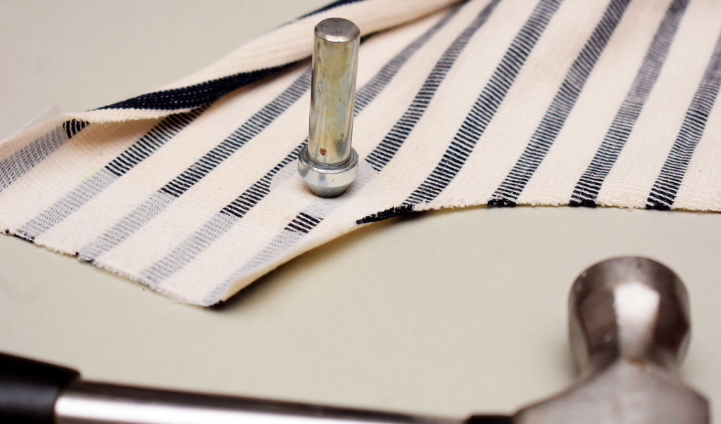 how to put eyelets in fabric