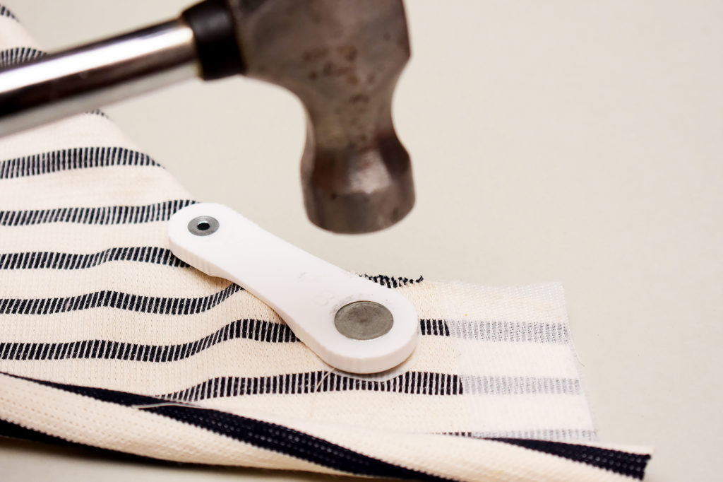 Attaching eyelets on knit fabrics The Last Stitch