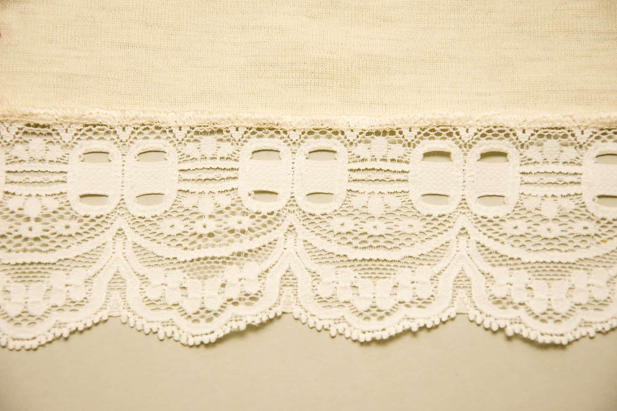 3 ways to attach stretch lace on knit fabrics The Last Stitch
