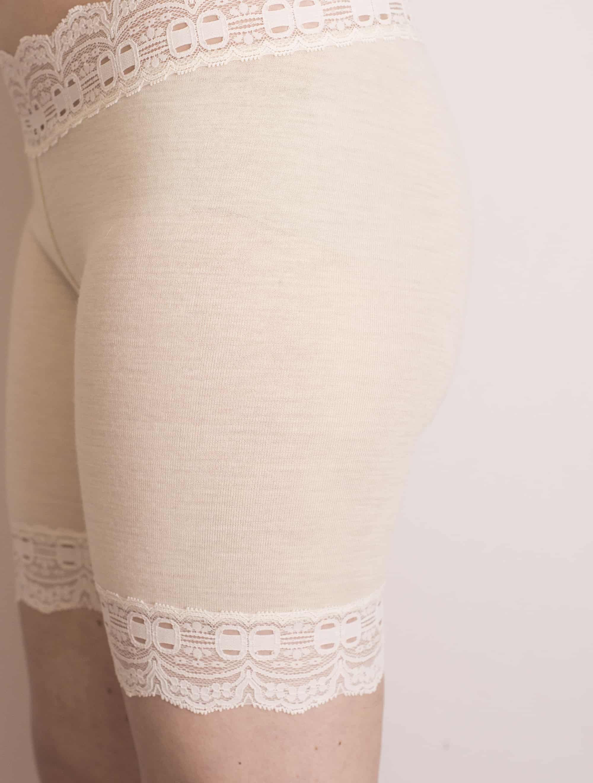 Wool underwear set decorated with lace The Last Stitch