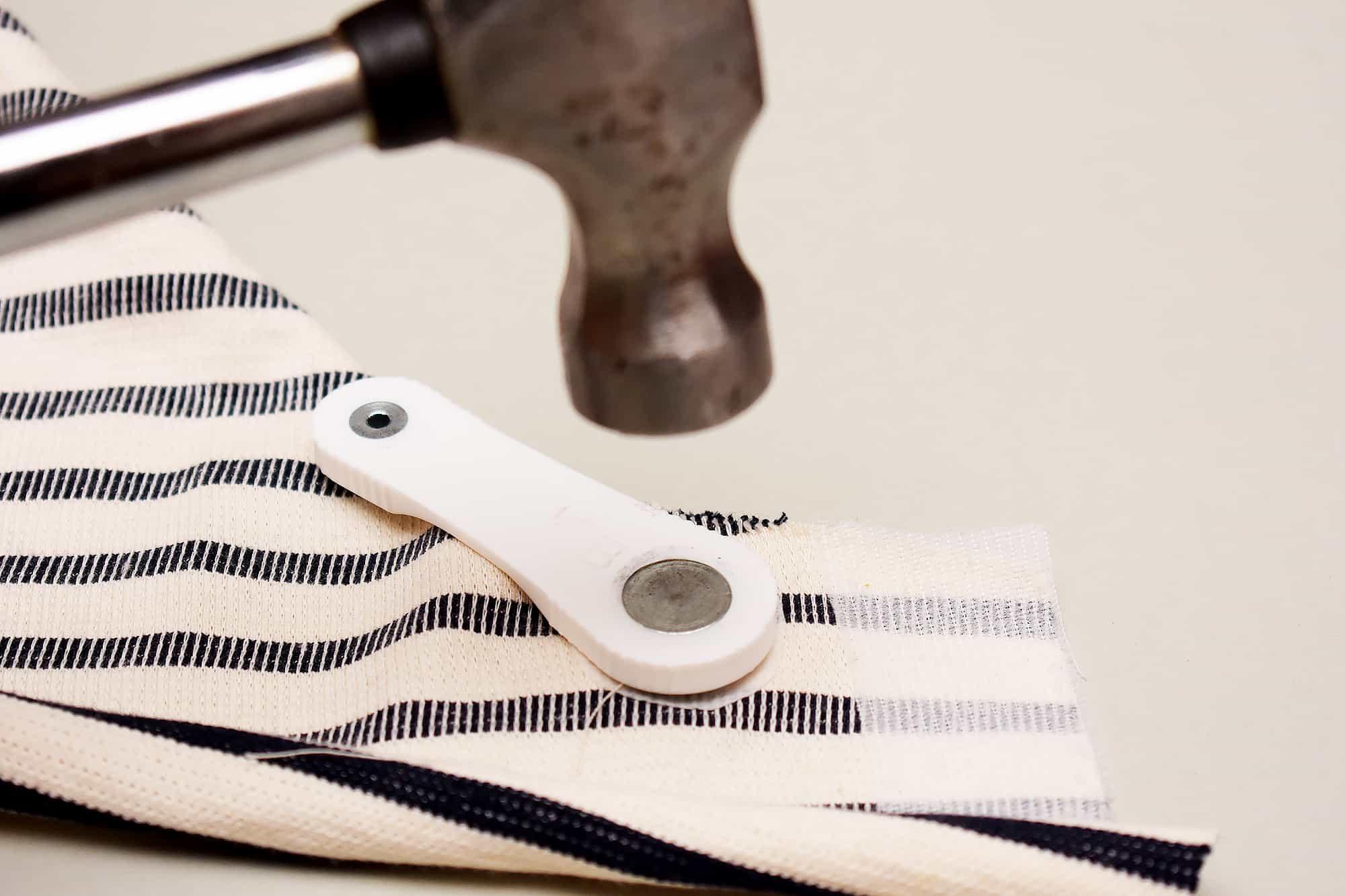 Attaching eyelets on knit fabrics The Last Stitch