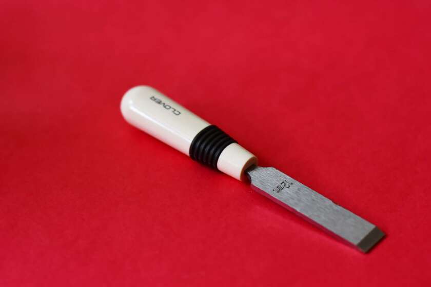 How to use a buttonhole cutter – The Last Stitch Johanna Lundström
