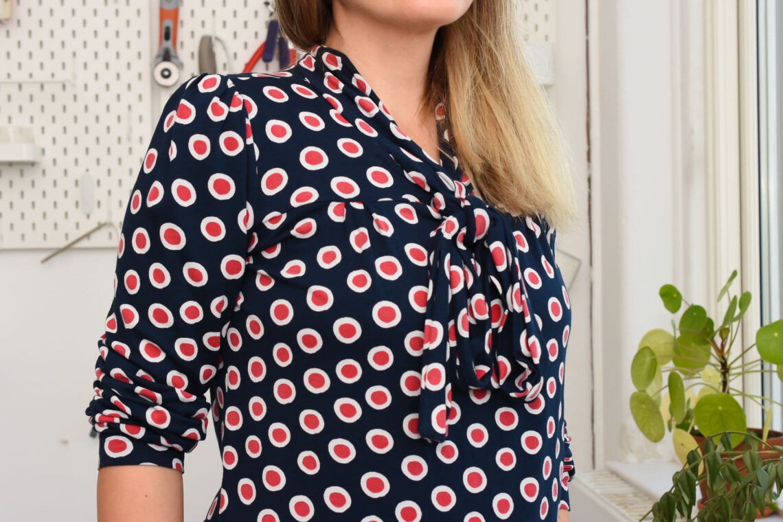 Pussy-Bow Knit Blouse – The Last Stitch Johanna Lundström