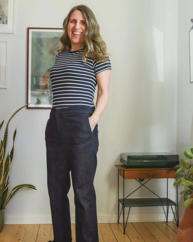 I sewed some pants 👖 Pattern is from @burda_style magazine, a kick-flare cropped look. Even though the style is more dress pants , I used stretch denim, and I think it turned out pretty great.  #burdastyle #handmadewardrobe #memadeeveryday